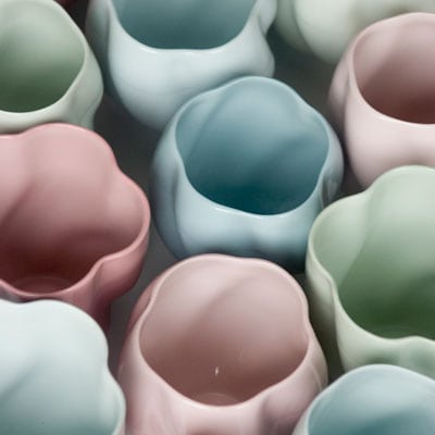 Uitgekeken op je Royal Doulton with the hand painted Periwinkles?