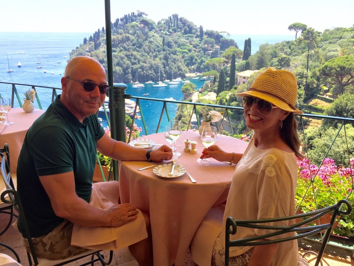 Met Italiaanse sheer-pants van Jijil in Portofino