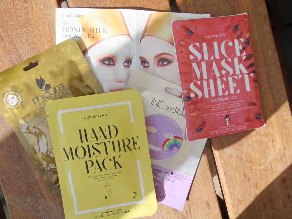 Maskers zijn te alle tijden belangrijk om de huid extra te voeden. Er bestaan verschillende soorten voor verschillende doeleinden.