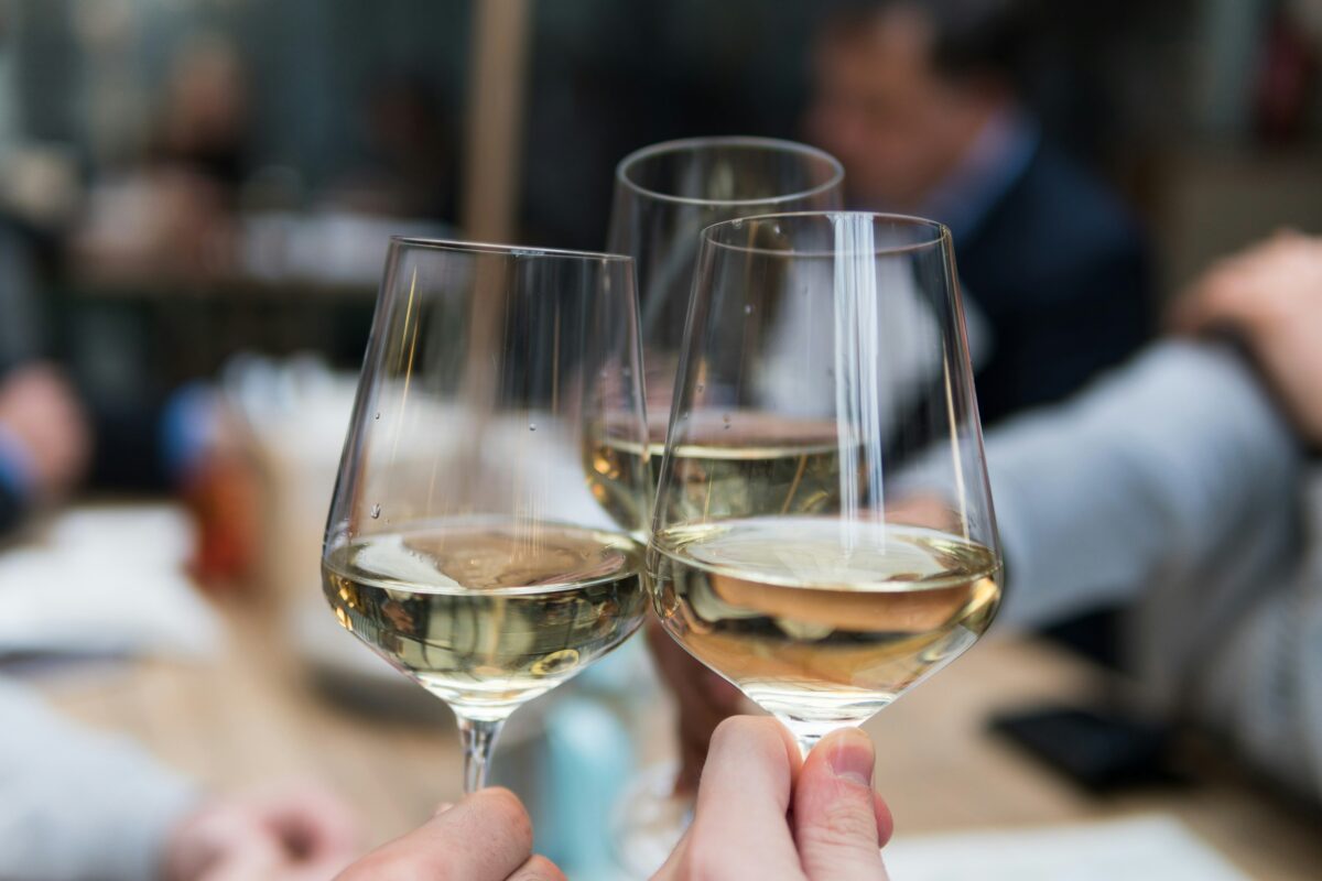 Wijn drinken met vriendinnen: zo maak je jullie avond perfect!